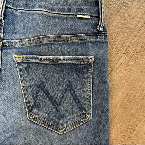 MOTHER High-waisted Looker Ankle Fray jeans in Big Sky (faded blue) - Picture 11 of 13